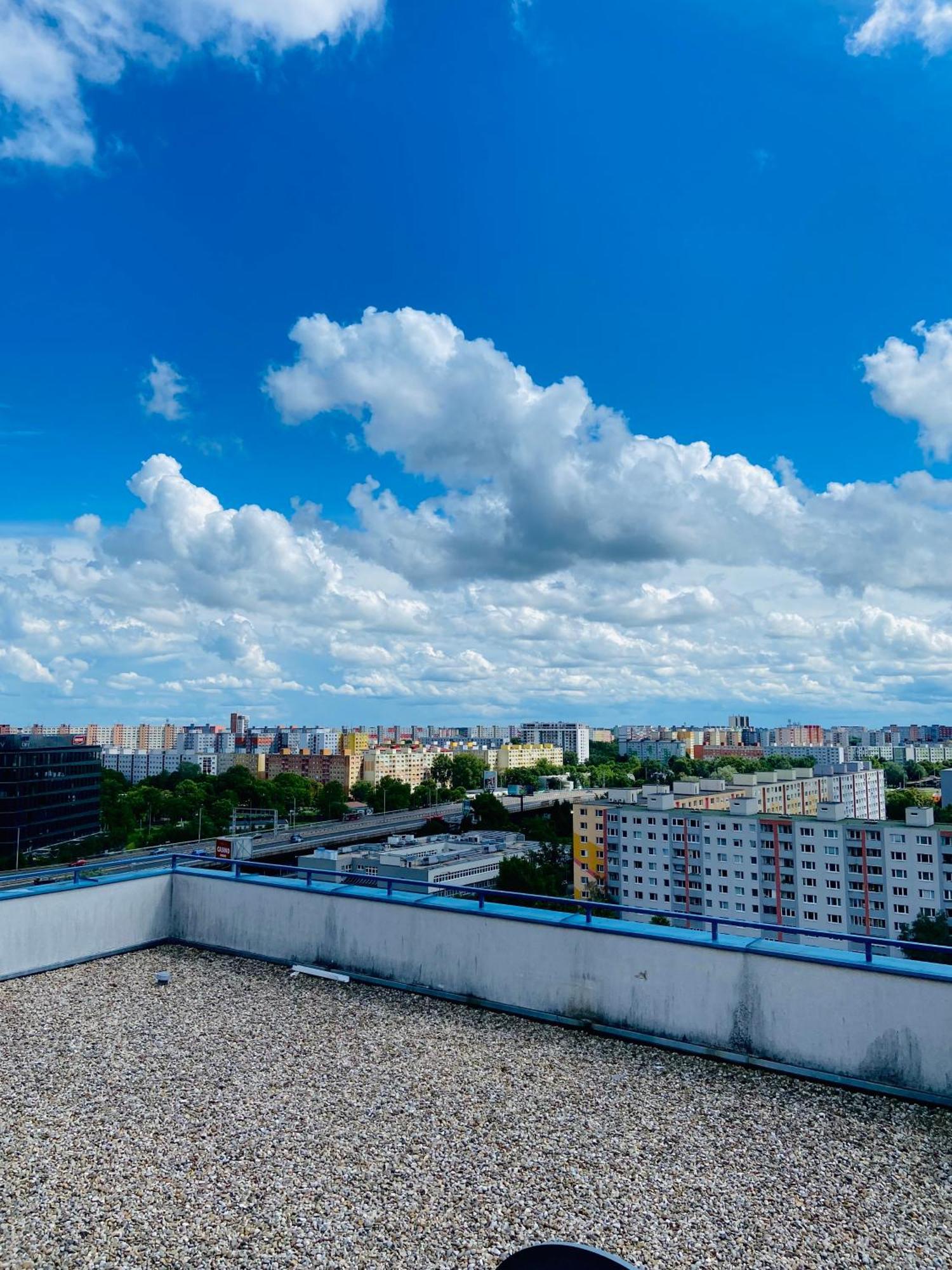Cozy Studio On The Roof, Next To Incheba Expo Bratislava Buitenkant foto
